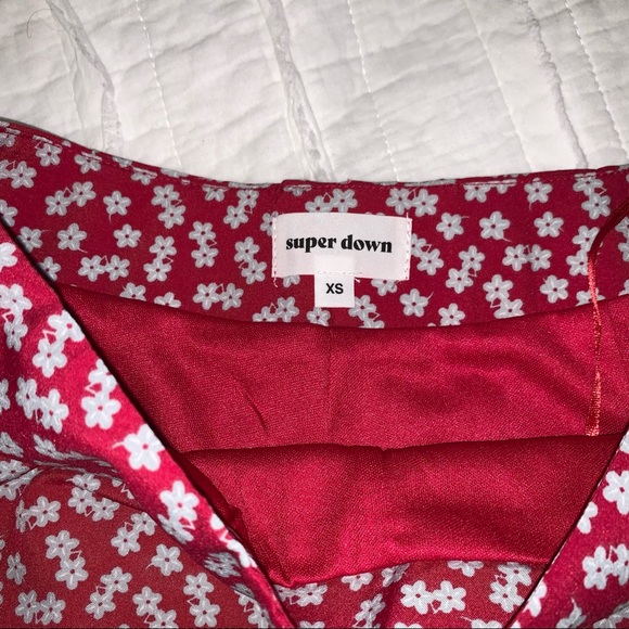 NWT Superdown red shorts with flowers size XS - Picture 3 of 5